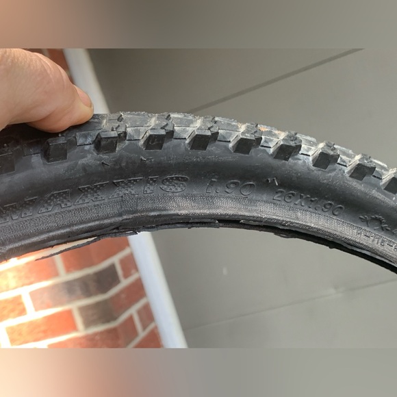 Maxxis Wormdrive 26” x 1.90” Puncture Resistant Hybrid Mountain Bike Tire - Picture 7 of 8